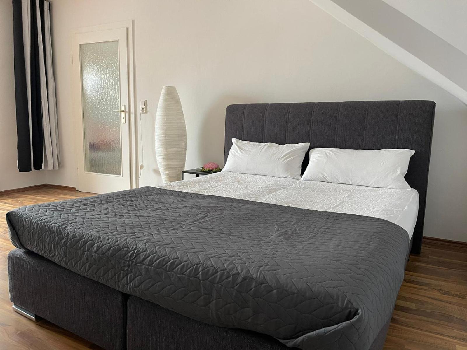 Geraeumige 3-Zimmer-Ferienwohnung Im Herzen Von Kassel Eksteriør bilde