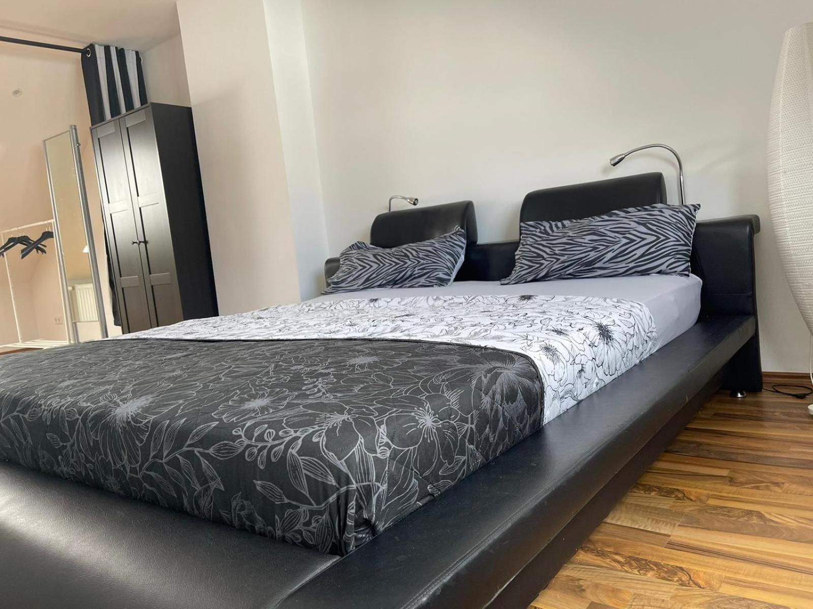 Geraeumige 3-Zimmer-Ferienwohnung Im Herzen Von Kassel Eksteriør bilde