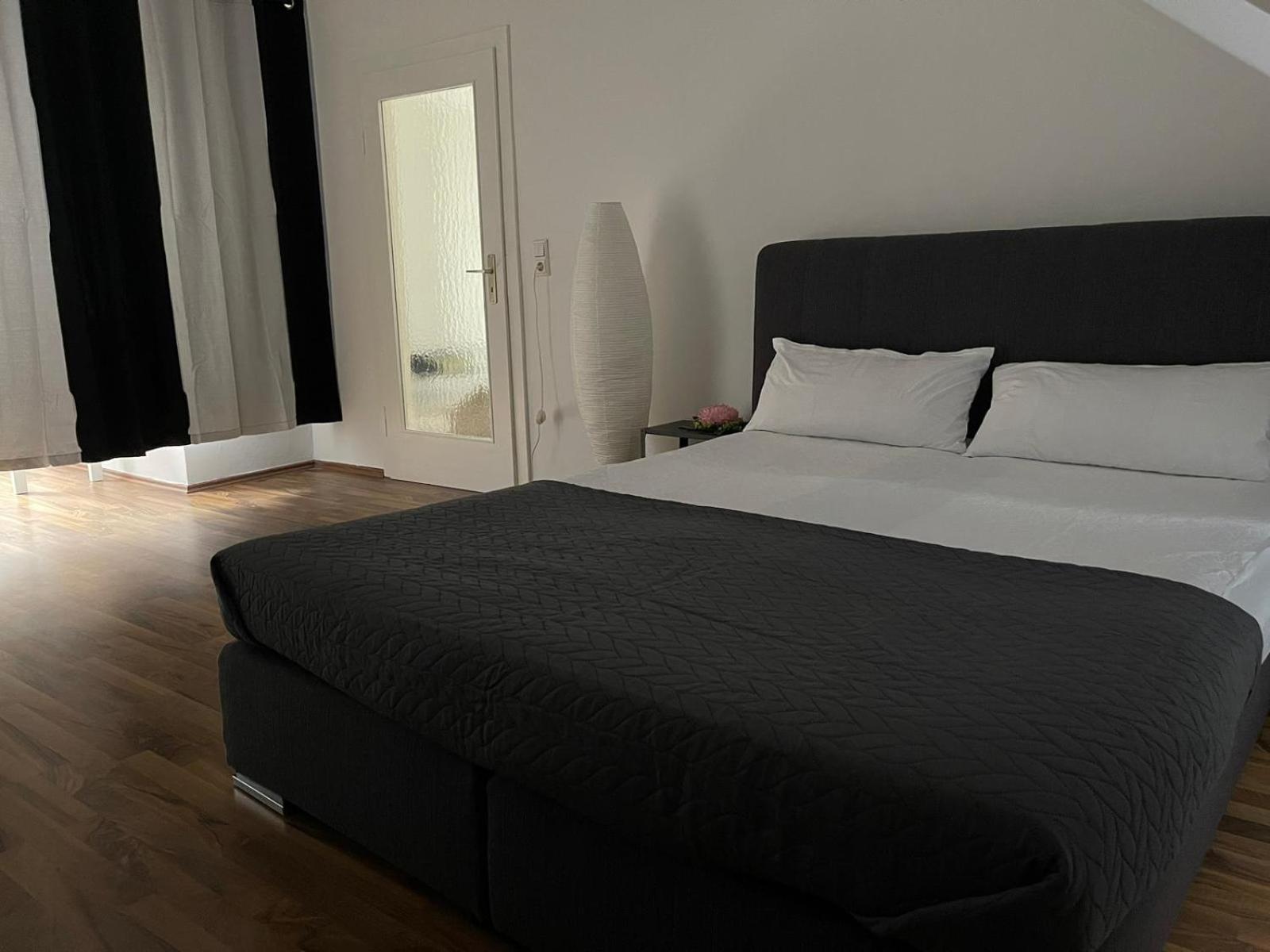 Geraeumige 3-Zimmer-Ferienwohnung Im Herzen Von Kassel Eksteriør bilde