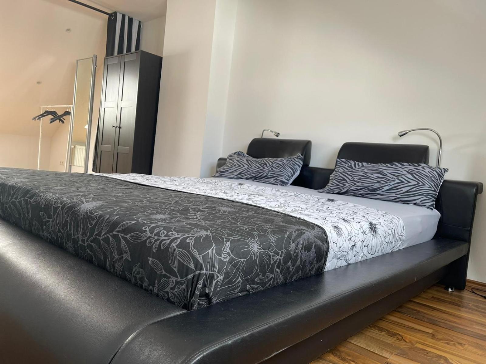 Geraeumige 3-Zimmer-Ferienwohnung Im Herzen Von Kassel Eksteriør bilde