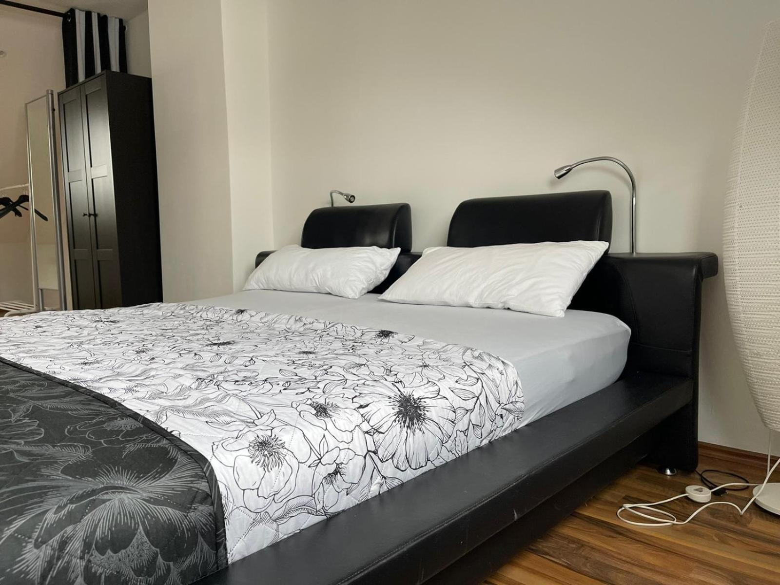 Geraeumige 3-Zimmer-Ferienwohnung Im Herzen Von Kassel Eksteriør bilde